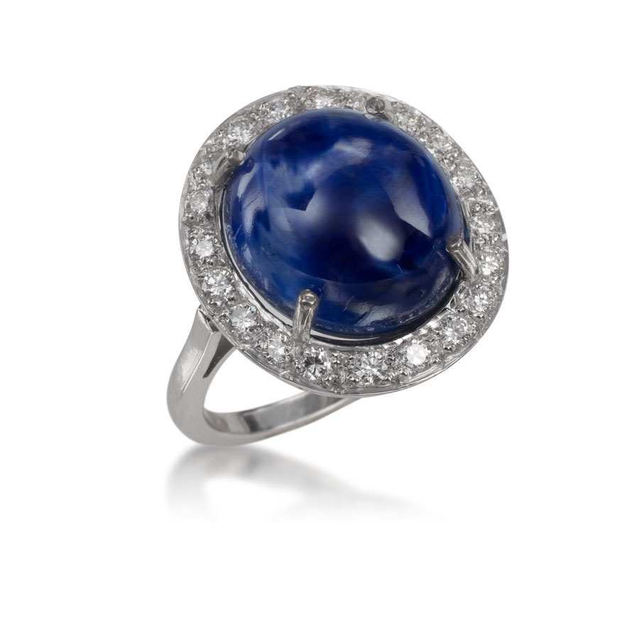 Anillo de oro blanco con zafiro y brillantes