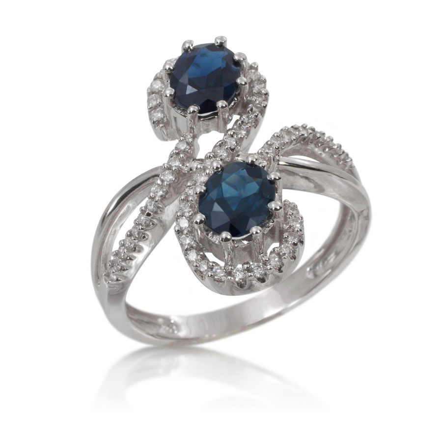 Anillo de oro blanco con zafiros y brillantes