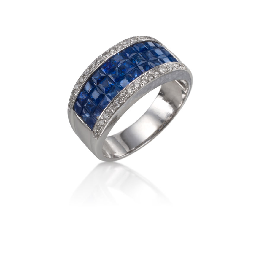 Anillo de oro blanco con zafiros y brillantes