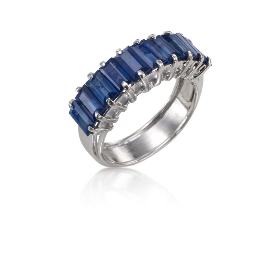 Anillo de oro blanco con zafiros